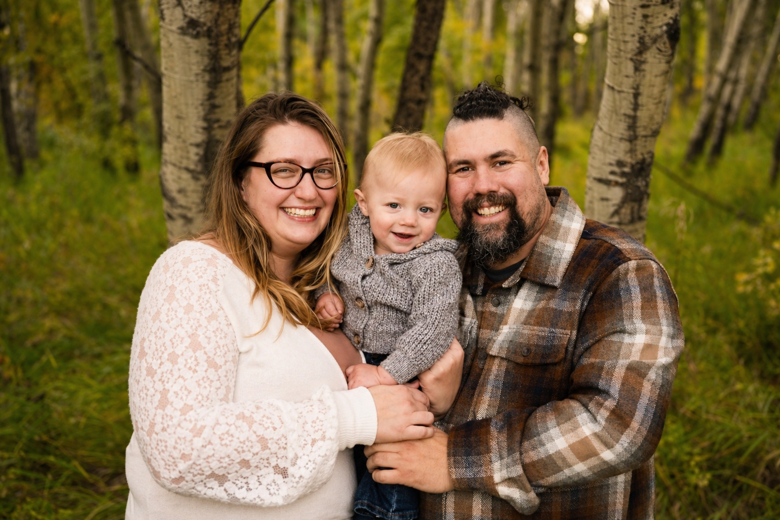 Family portrait of Kind Behaviour co-founders Jessica Bist and Jason Lefebvre with their child outdoors.